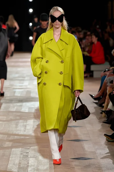 Look 24